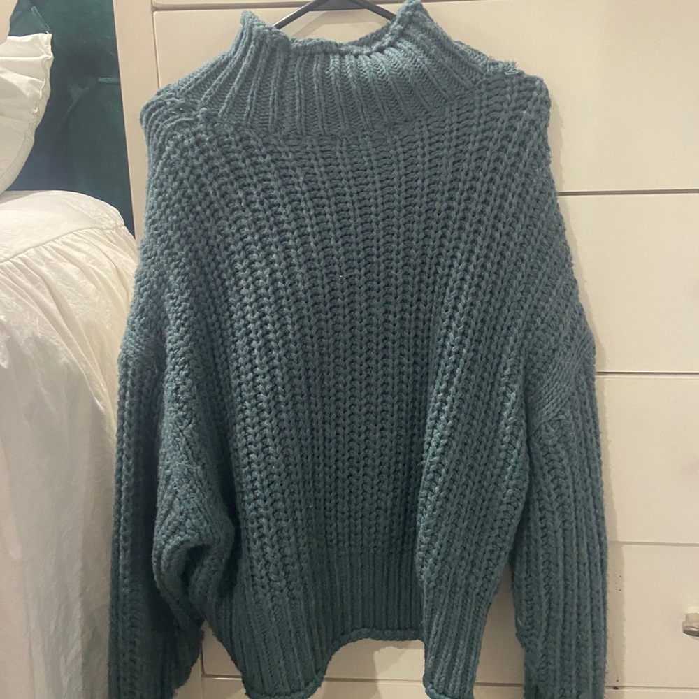 HM TURTLE KNECK SWEATER